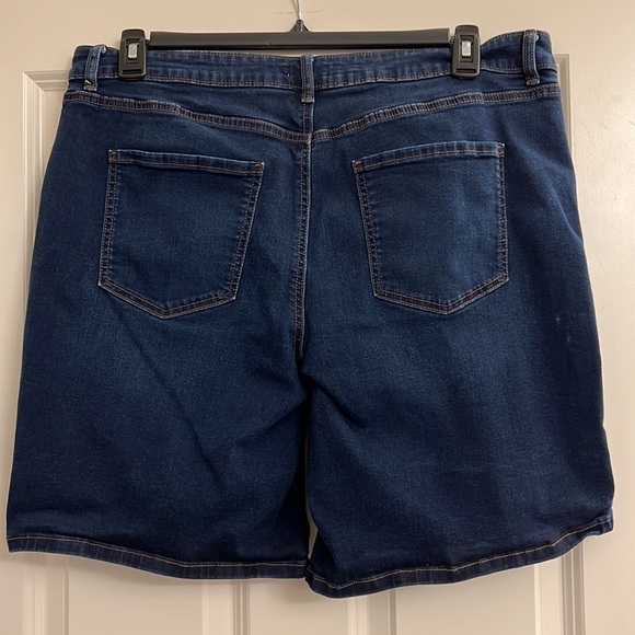 Croft and barrow ladies shorts - Picture 5 of 7